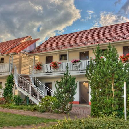 Pension Geranienhof Stahnsdorf ภายนอก รูปภาพ